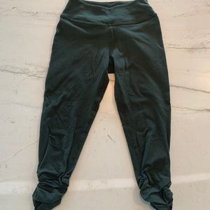 Beyond Yoga crop leggings - size M